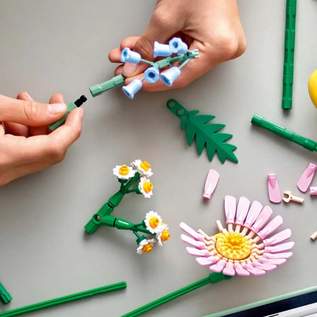 imagen de LEGO® Botanicals: Ramo de flores amarillas (10347) 3