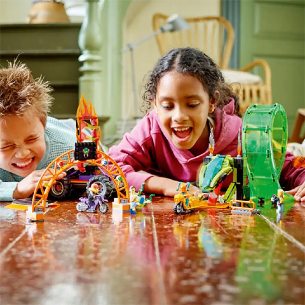 imagen de LEGO® City: Arena de acrobacias con doble bucle (60339) 6