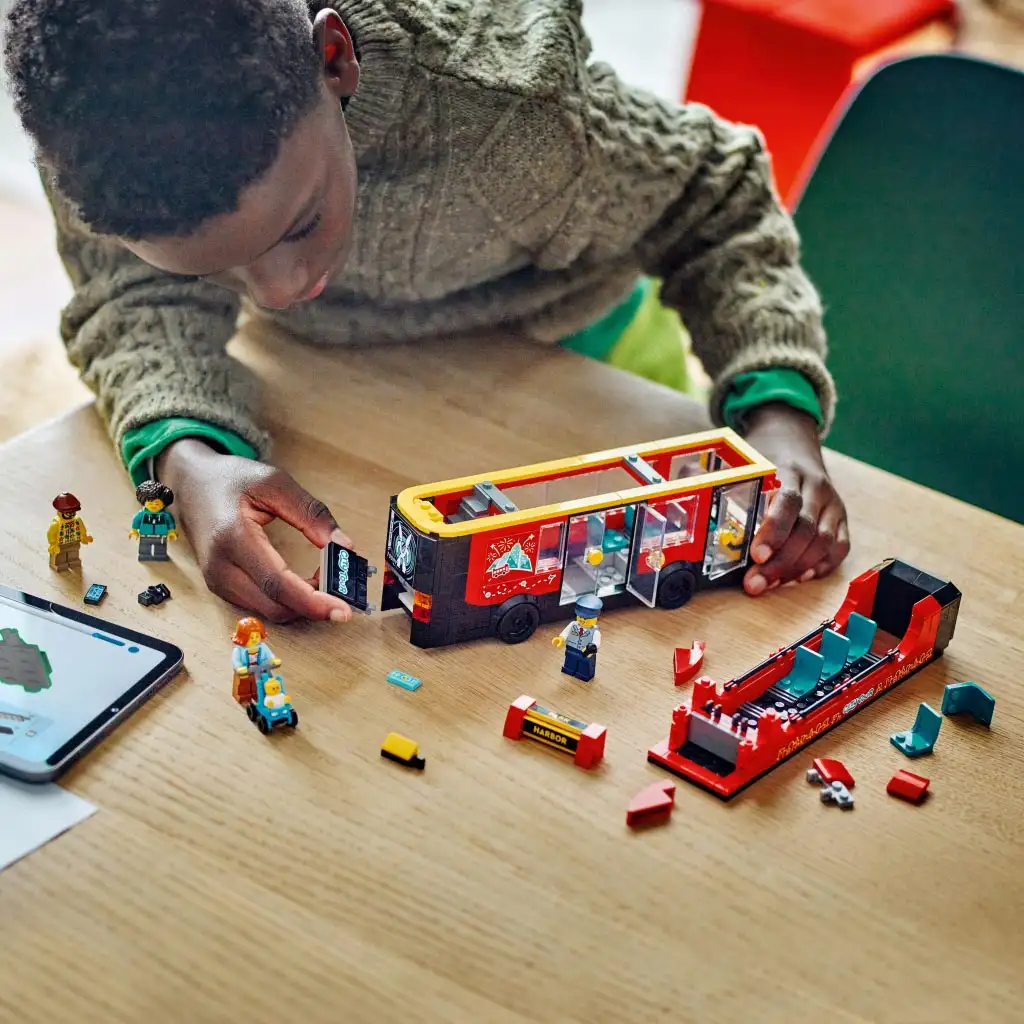 imagen de LEGO® City: Autobús turístico de dos pisos rojo (60407) 3