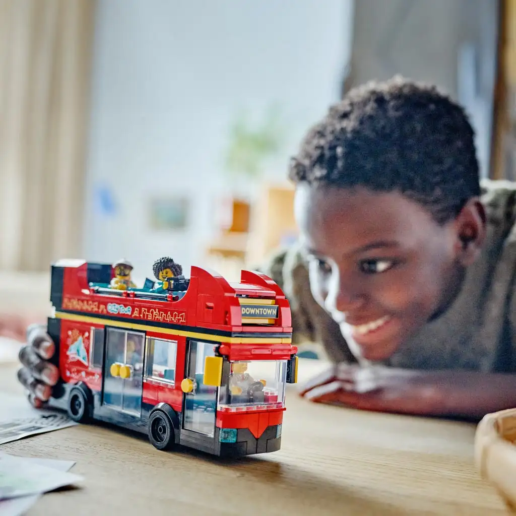 imagen de LEGO® City: Autobús turístico de dos pisos rojo (60407) 4
