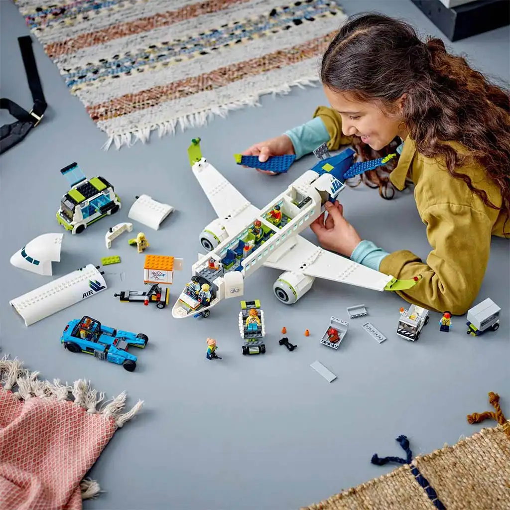 imagen de LEGO® City: Avión de pasajeros (60367) 9
