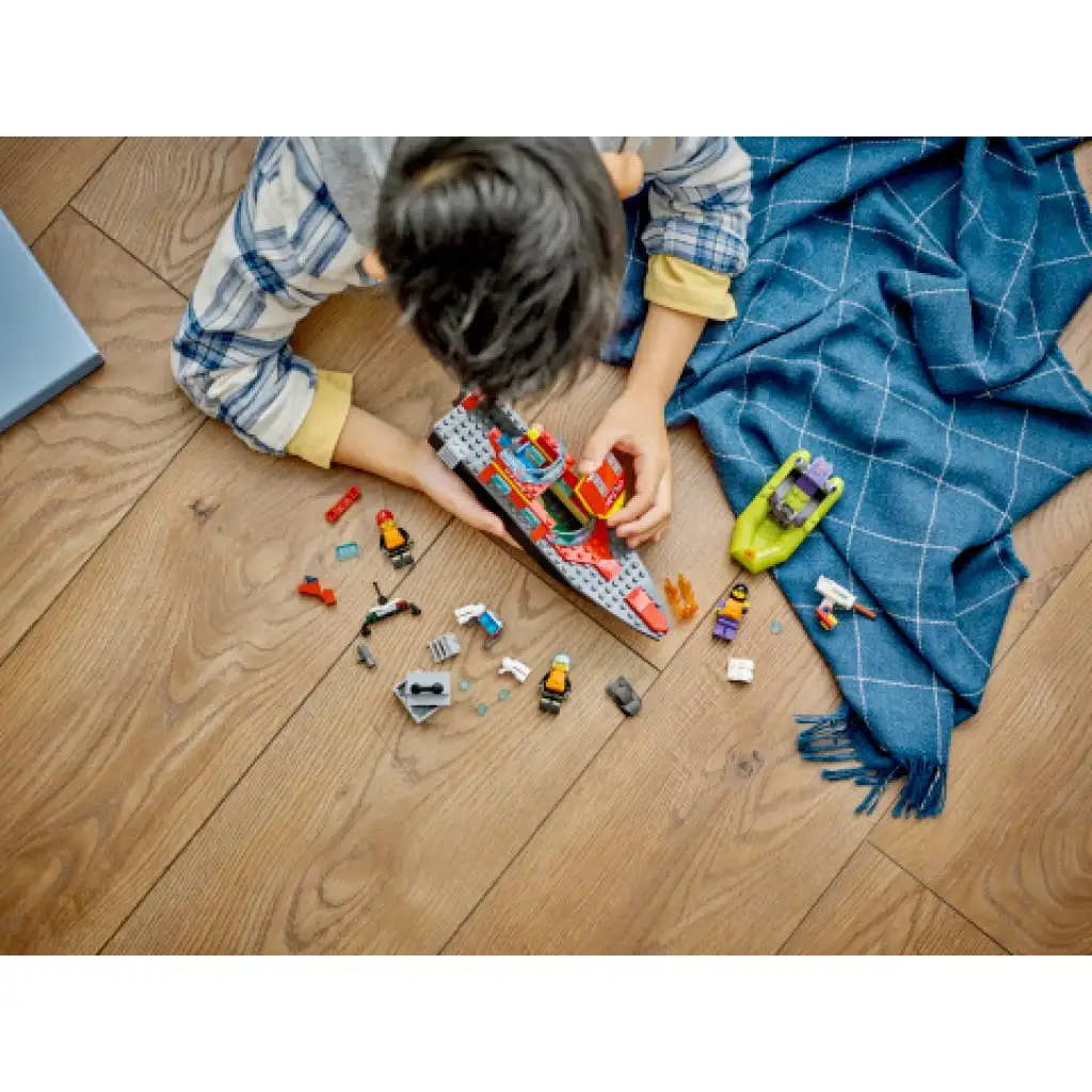 imagen de LEGO® City: Barco de Bomberos (60373) 5