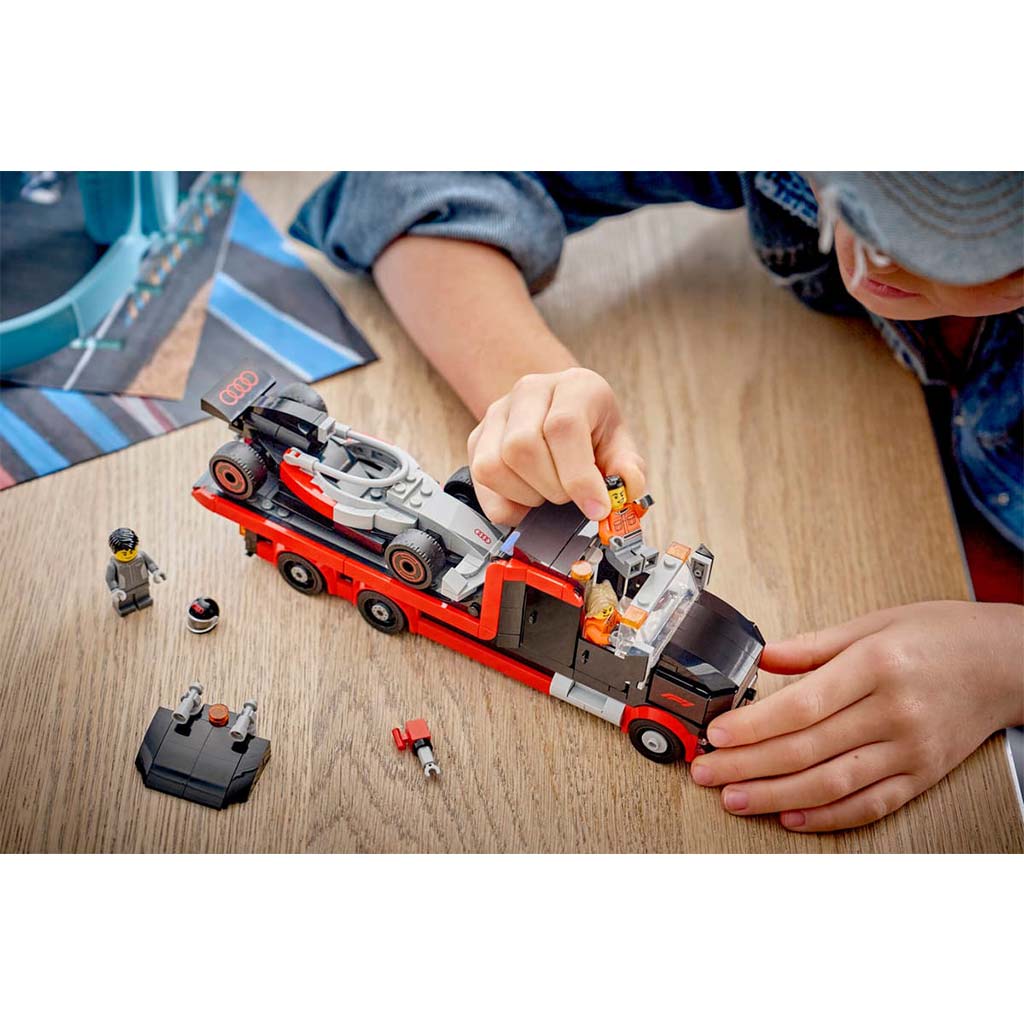 imagen de LEGO® City: Camión de F1® con un coche de carreras Audi de F1® (60493) 6
