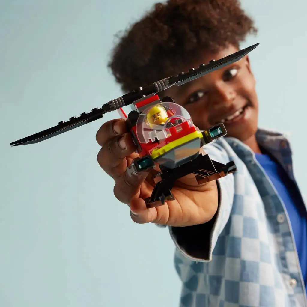imagen de LEGO® City: Helicóptero de rescate de bomberos (60411) 4