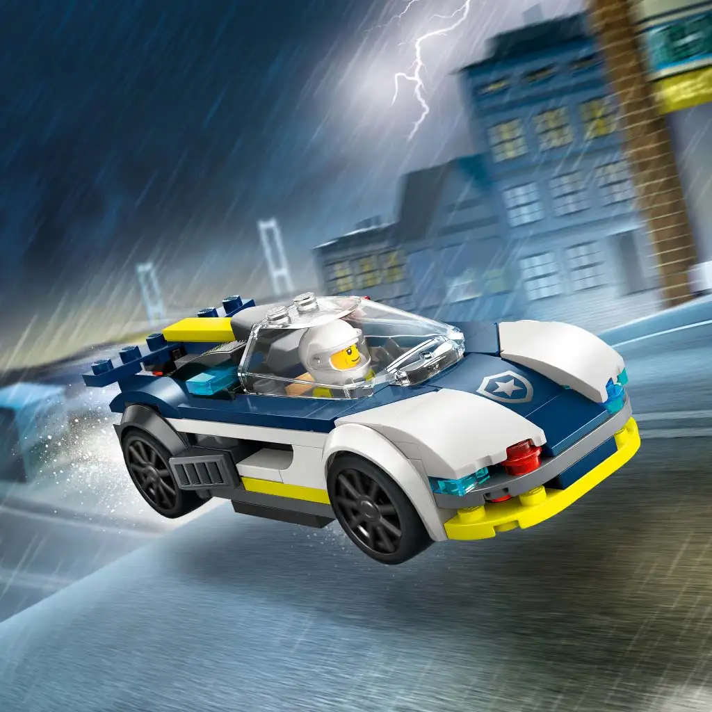imagen de LEGO® City: Persecución de coche de policía y deportivo (60415) 3