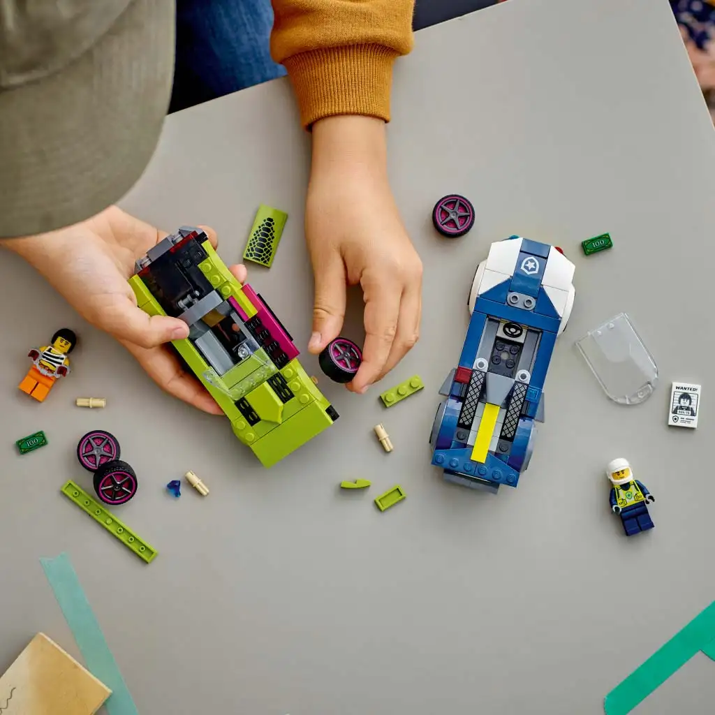 imagen de LEGO® City: Persecución de coche de policía y deportivo (60415) 5