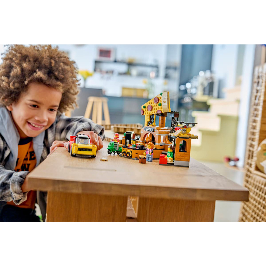 imagen de LEGO® City: Vehículos de entrega de pizzería (60496) 7
