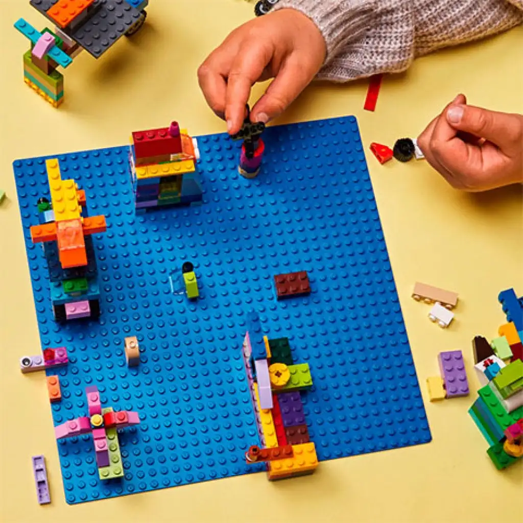 imagen de LEGO® Classic: Base azul (11025) 3