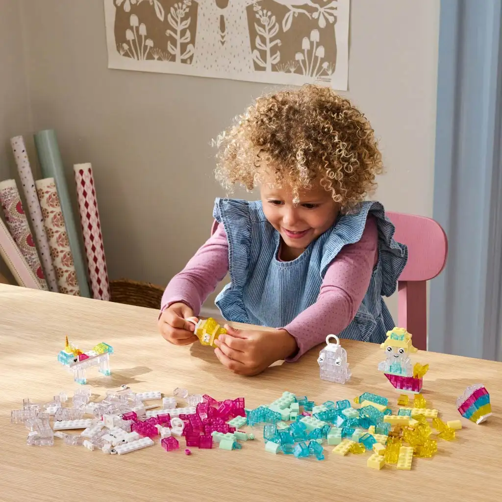 imagen de LEGO® Classic: Cubos mágicos transparentes (11040) 4