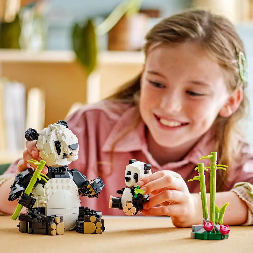 imagen de LEGO® Creator: Animales salvajes: Familia de pandas (31165) 3