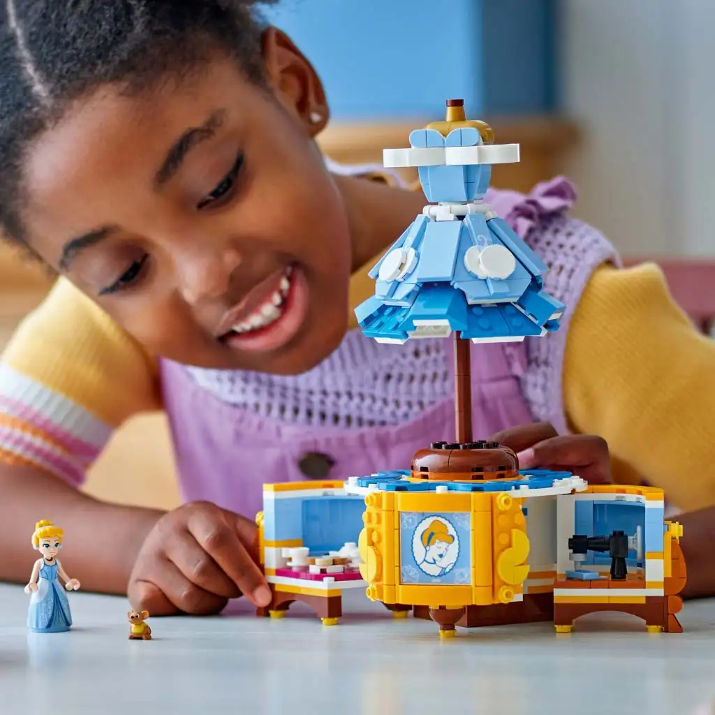 imagen de LEGO® Disney: El vestido de Cenicienta (43266) 4
