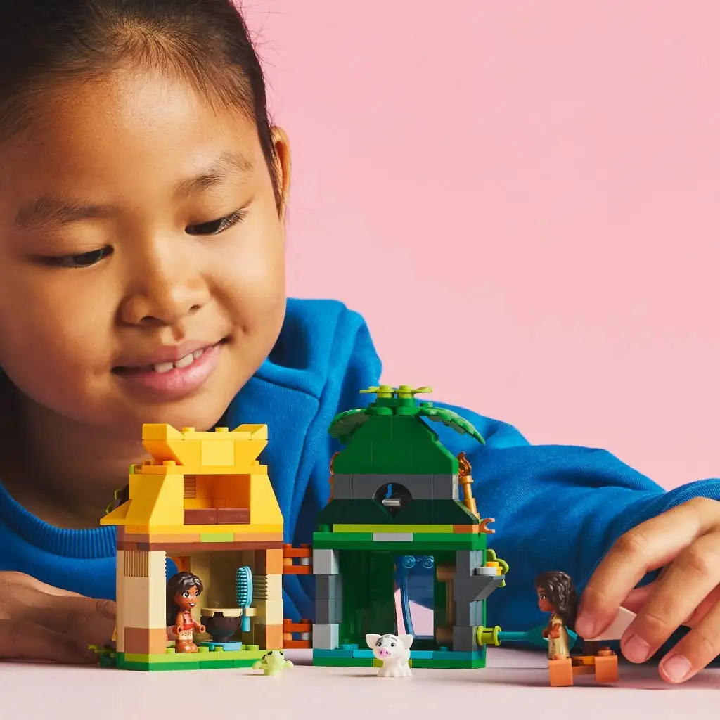 imagen de LEGO® Disney: Las divertidas aventuras de Moana en la isla (43260) 4