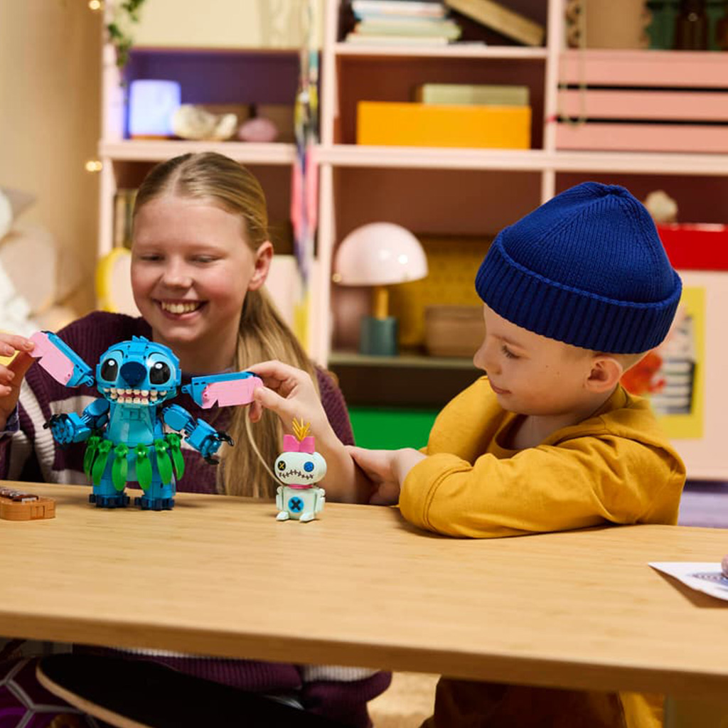imagen de LEGO® Disney™ Stitch y Scrump (43296) 4