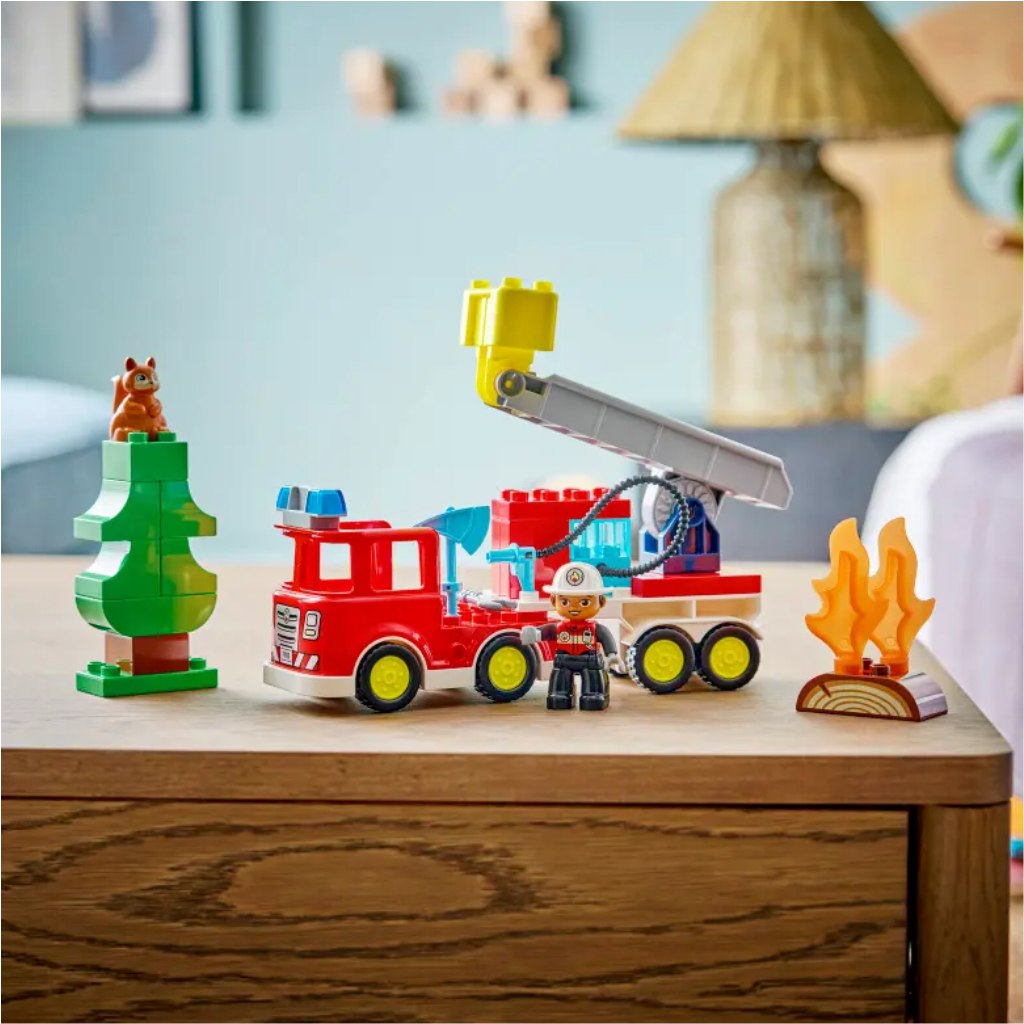 imagen de LEGO® DUPLO®: Camión de bomberos con manguera y bombero (10473) 5