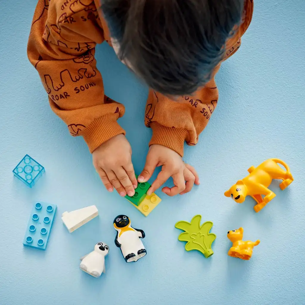 imagen de LEGO® DUPLO®: Familias de animales en la vida salvaje: Pingüinos y leones (10442) 3