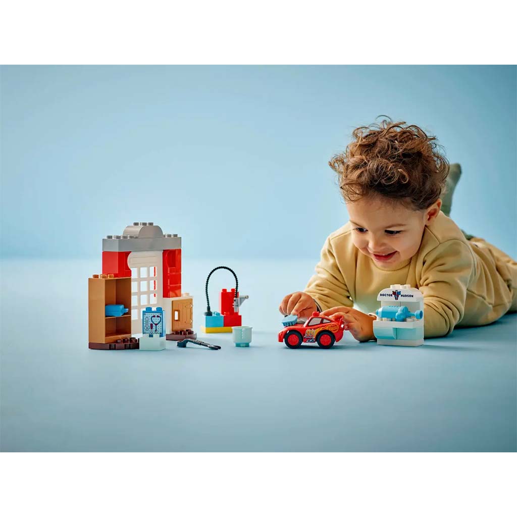 imagen de LEGO® DUPLO®: La visita de McQueen al garaje de Doc (10456) 6