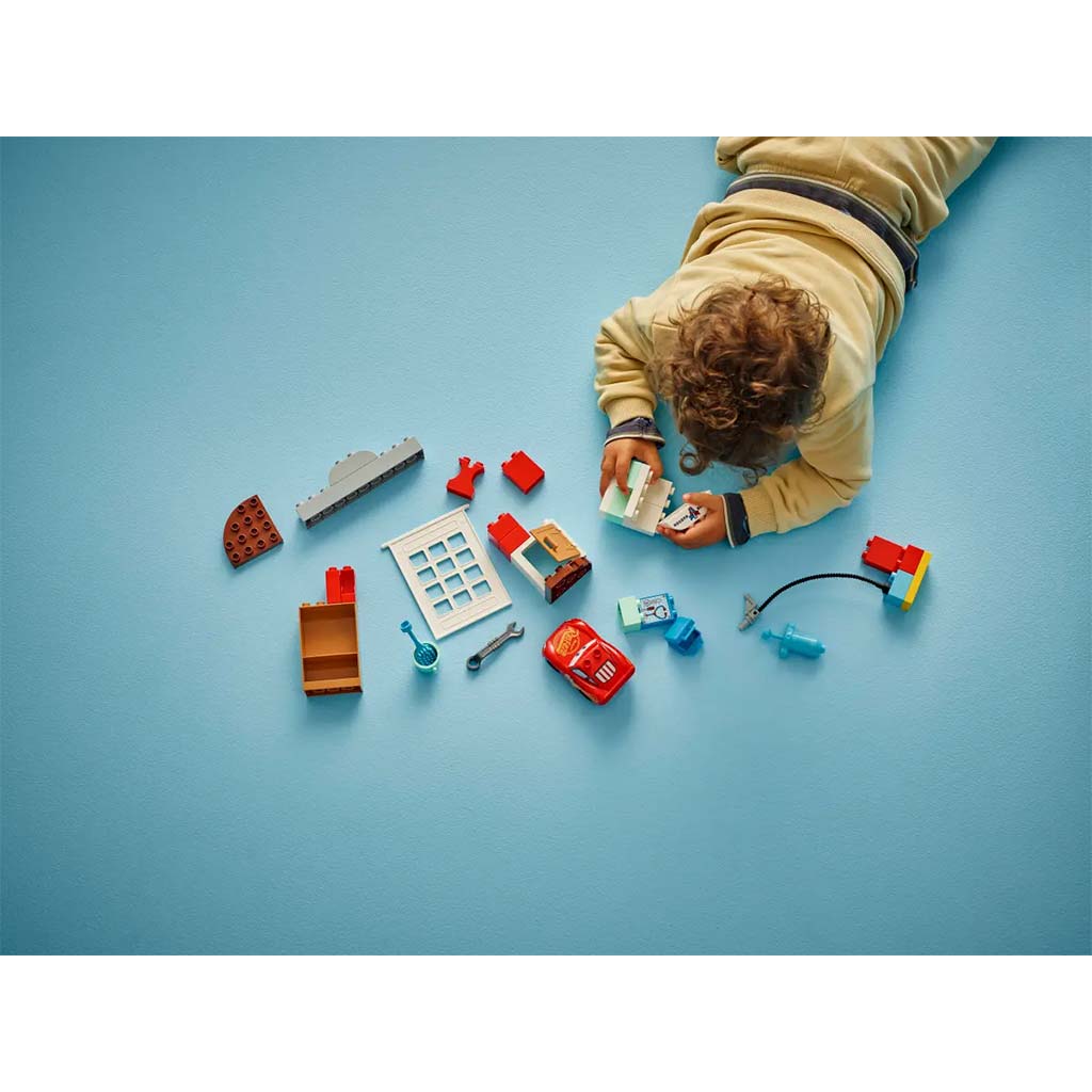 imagen de LEGO® DUPLO®: La visita de McQueen al garaje de Doc (10456) 7