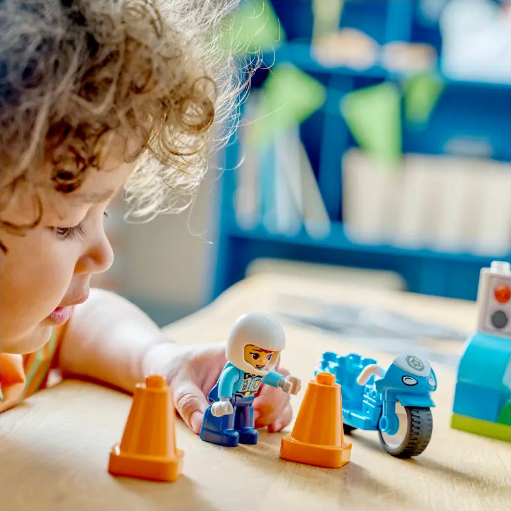 imagen de LEGO® DUPLO®: Motocicleta policial azul (10471) 5