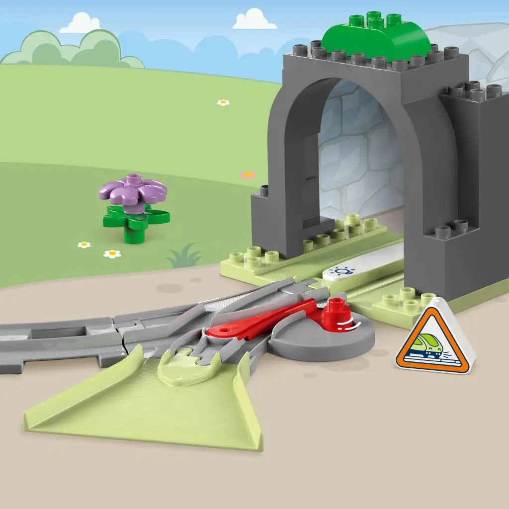 imagen de LEGO® DUPLO®: Túnel de tren y set de vías (10425) 4