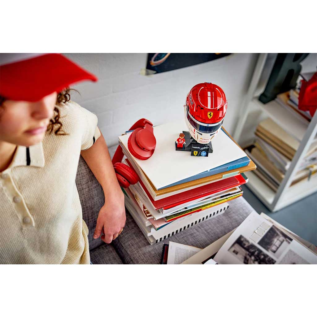 imagen de LEGO® Ediciones: Casco de Scuderia Ferrari HP Charles Leclerc (43014) 4