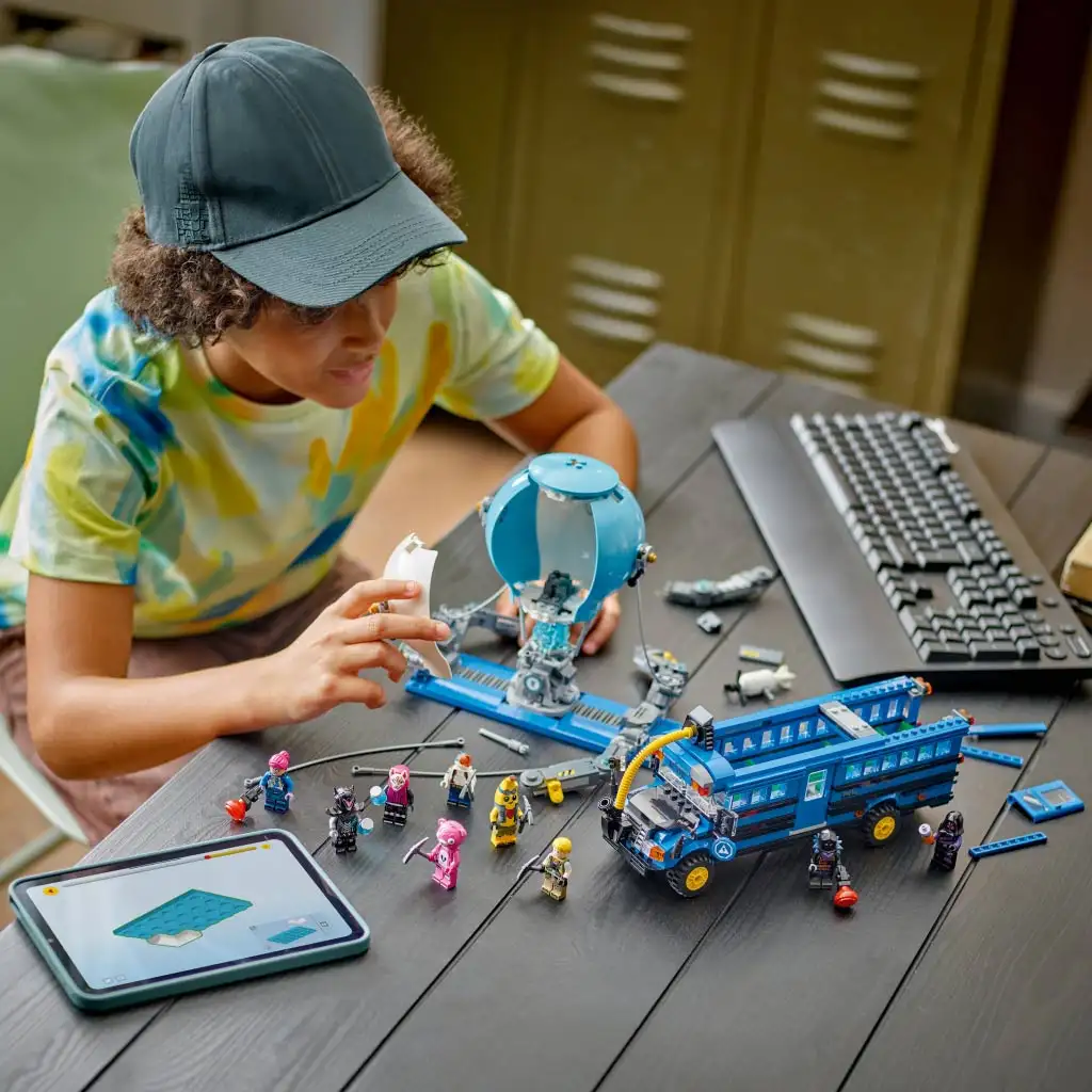 imagen de LEGO® Fortnite: Autobús de Batalla (77073) 4