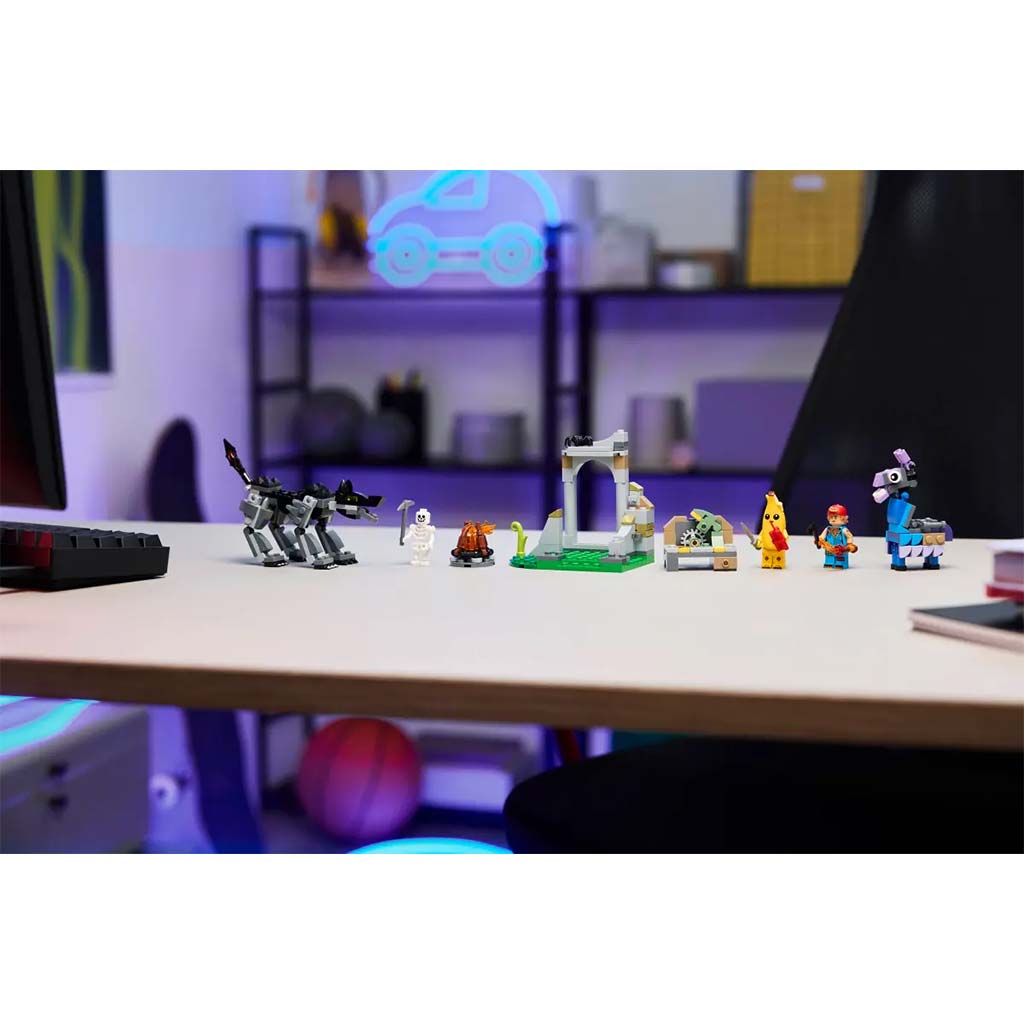 imagen de LEGO® Fortnite: Peely y Sparkplug campamento (77075) 8