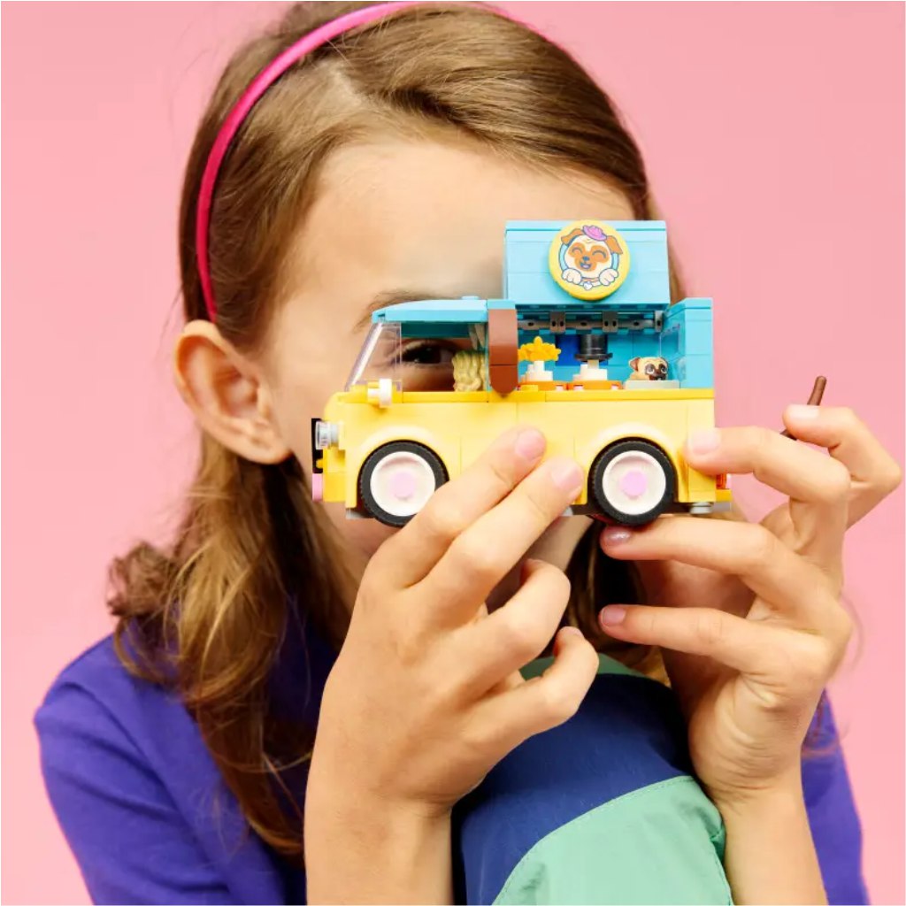 imagen de LEGO® Friends: Camión de carga con accesorios para mascotas (42678) 4
