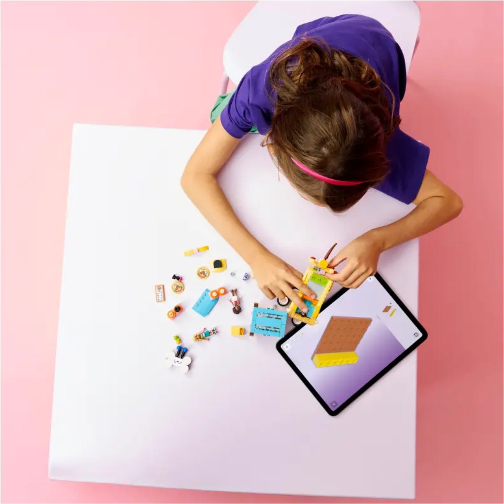 imagen de LEGO® Friends: Camión de carga con accesorios para mascotas (42678) 5