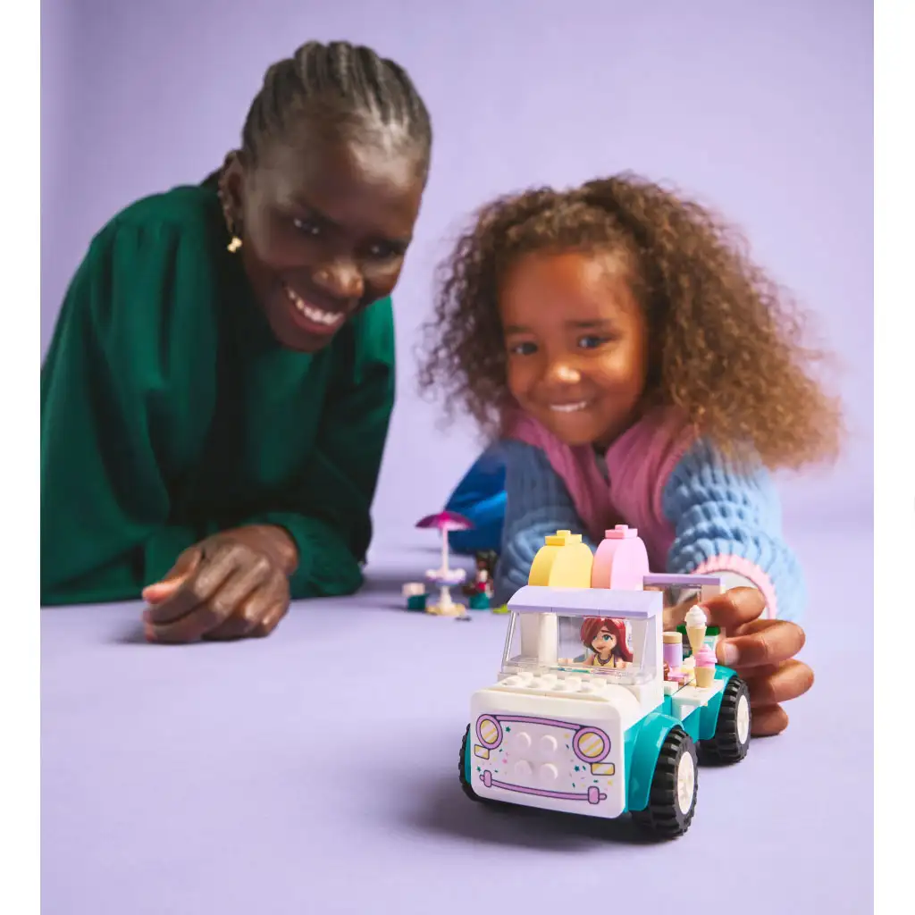 imagen de LEGO® Friends: Carrito de helados de Heartlake City (42644) 3