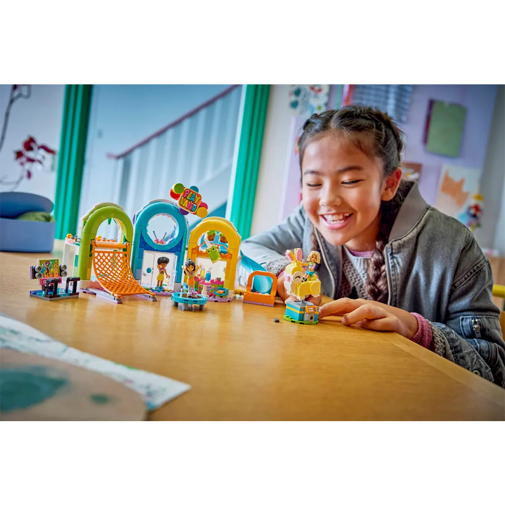 imagen de LEGO® Friends: Casa de juegos divertida (42686) 5