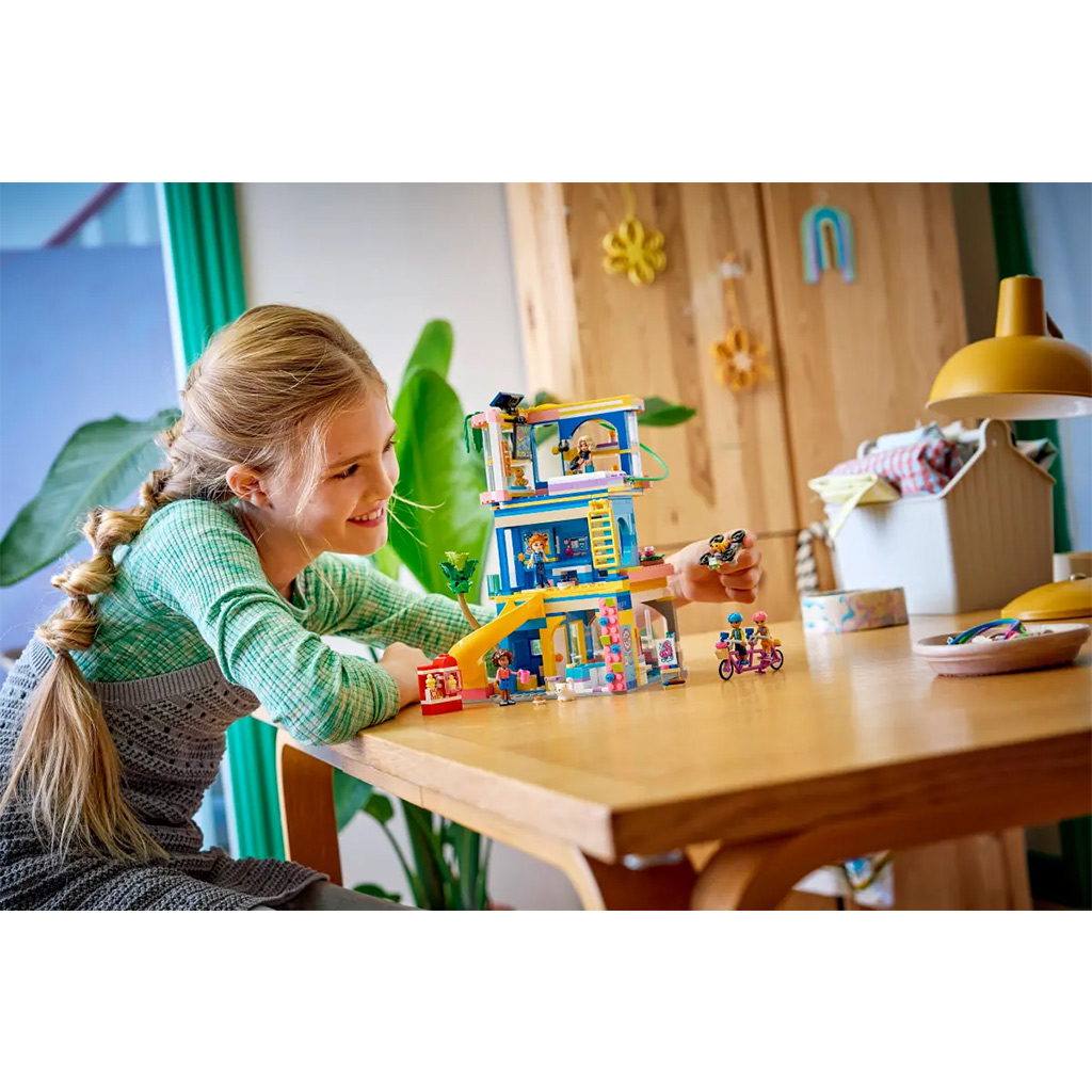 imagen de LEGO® Friends: Casa del club de Heartlake City (42689) 7