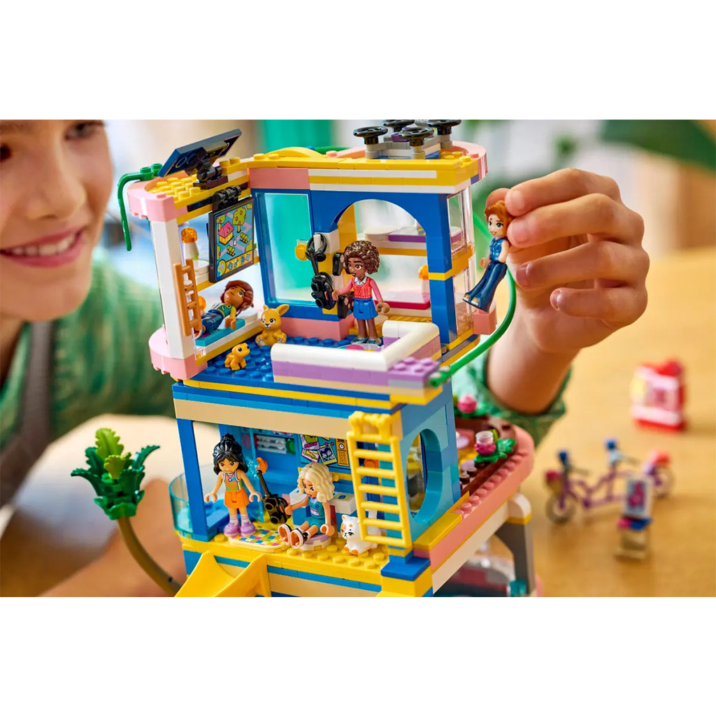 imagen de LEGO® Friends: Casa del club de Heartlake City (42689) 8