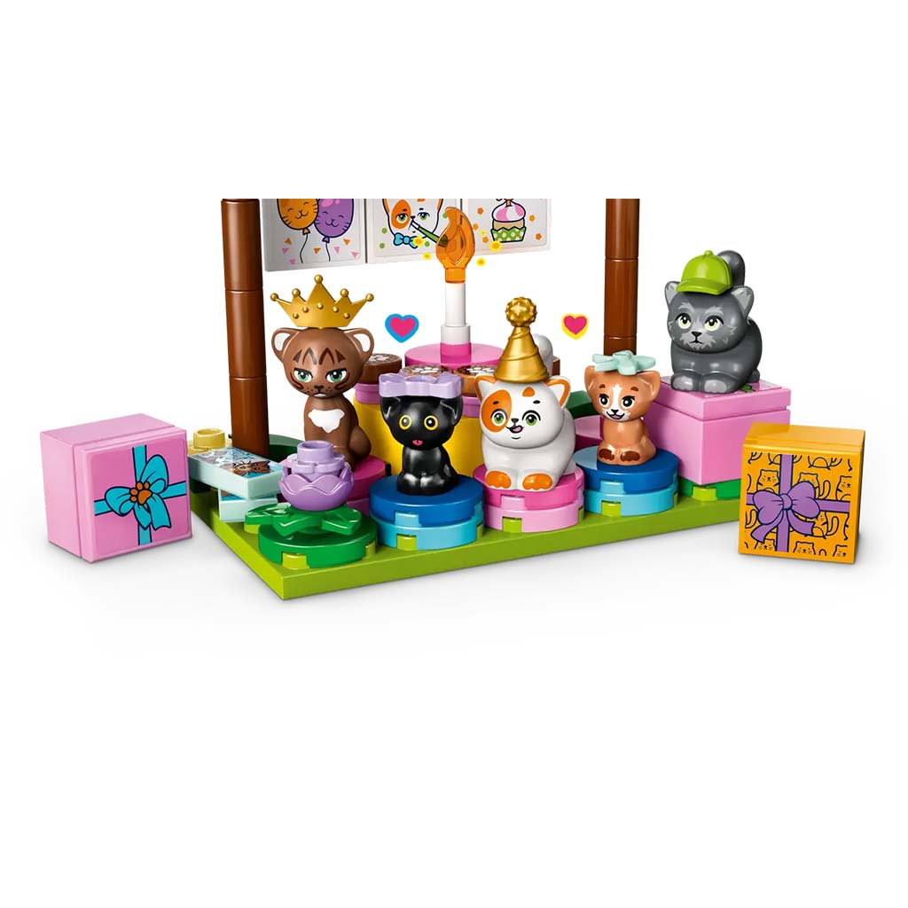 imagen de LEGO® Friends: Fiesta de cumpleaños de gatitos y casa en el árbol para gatos (42666) 6