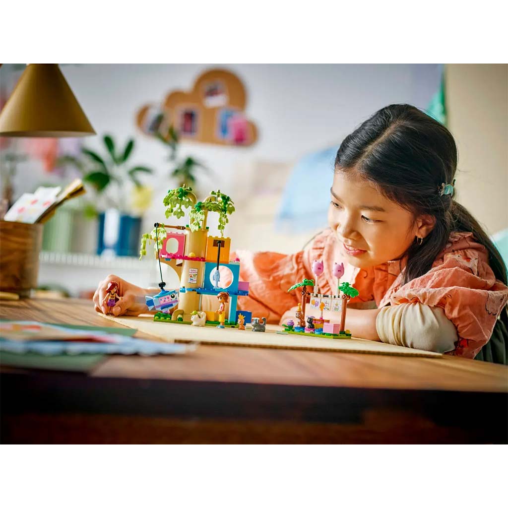 imagen de LEGO® Friends: Fiesta de cumpleaños de gatitos y casa en el árbol para gatos (42666) 7