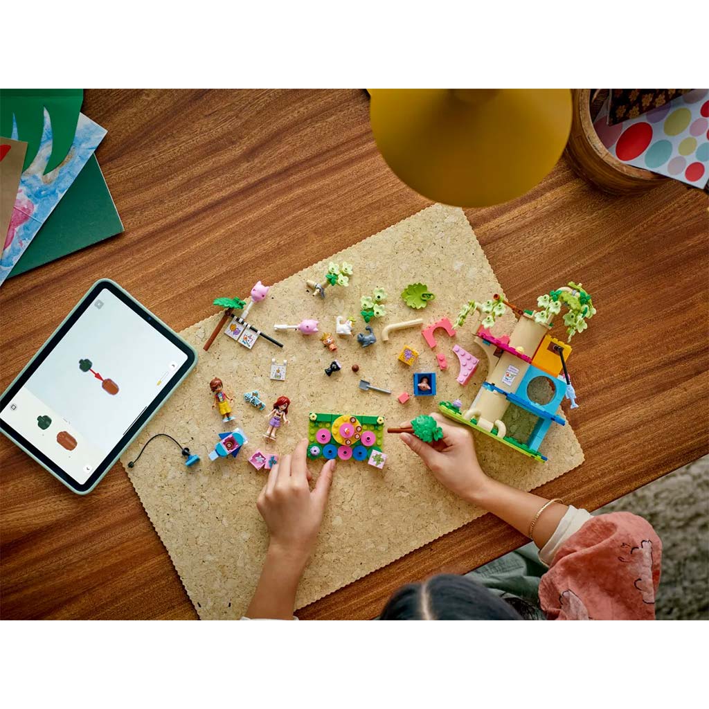 imagen de LEGO® Friends: Fiesta de cumpleaños de gatitos y casa en el árbol para gatos (42666) 9