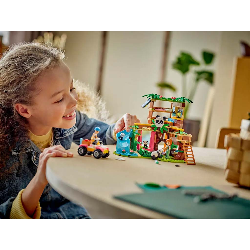 imagen de LEGO® Friends: Refugio de Pandas (42648) 7