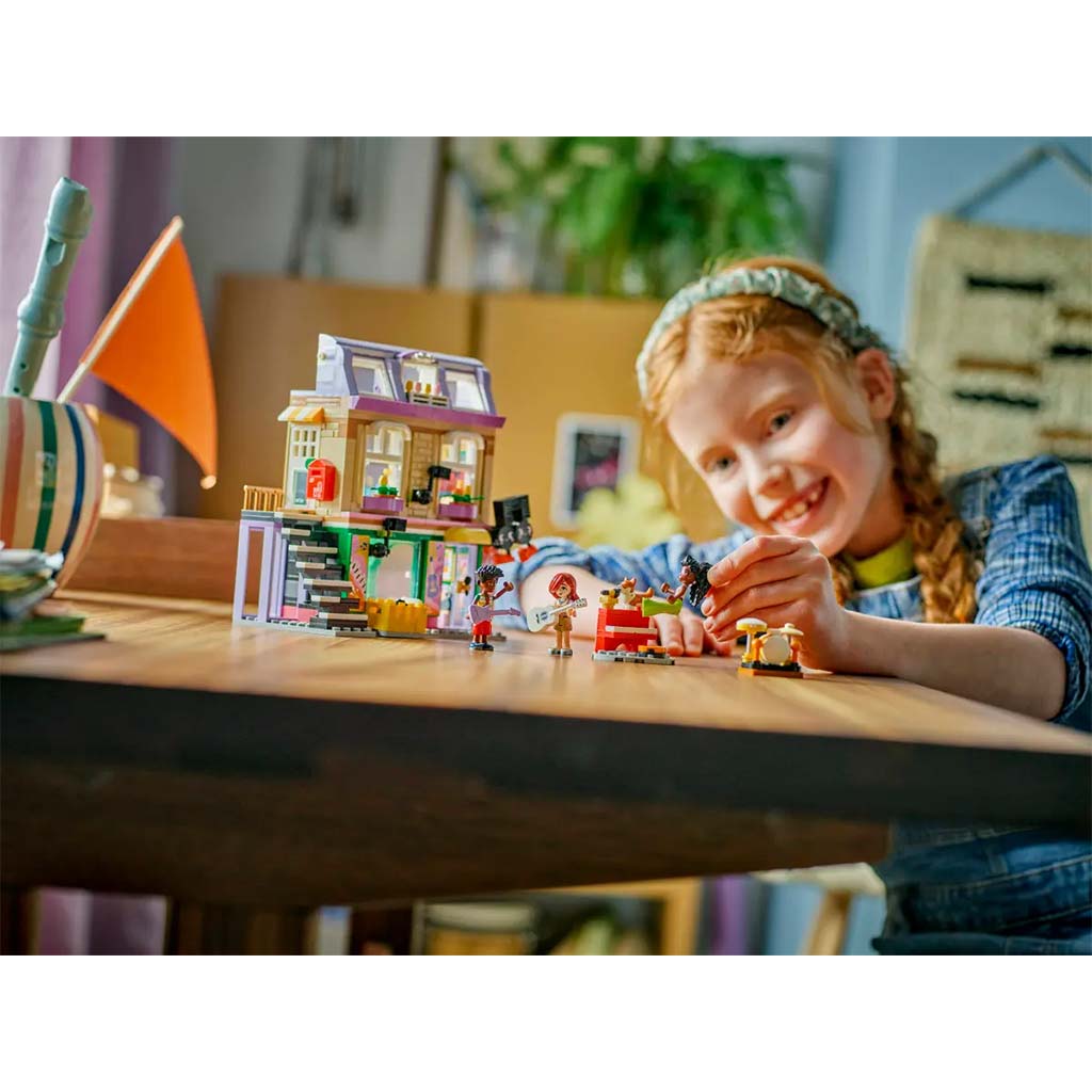 imagen de LEGO® Friends: Tienda de instrumentos y apartamento (42653) 8