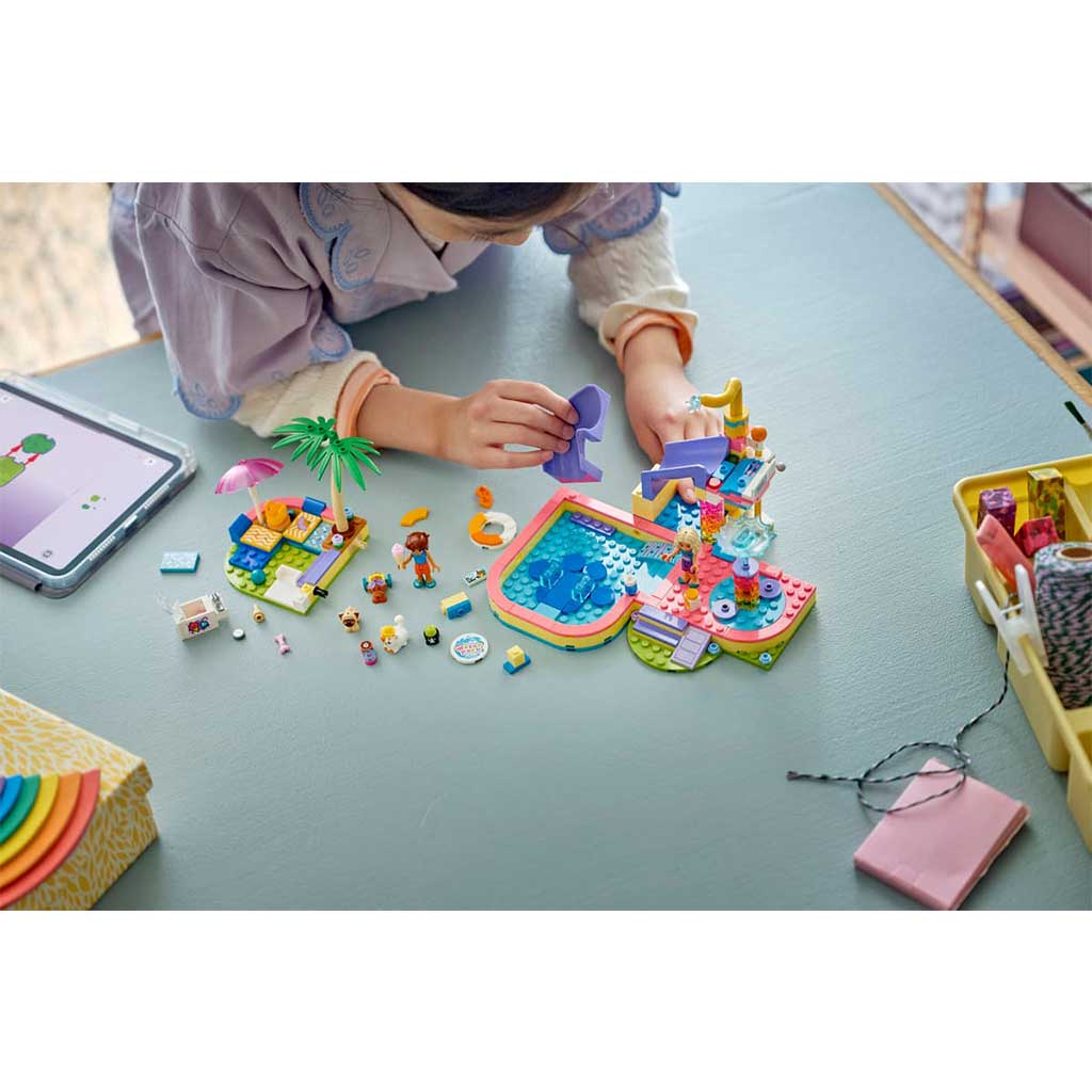 imagen de LEGO® Friends: Un día divertido en el parque acuático (42676) 6