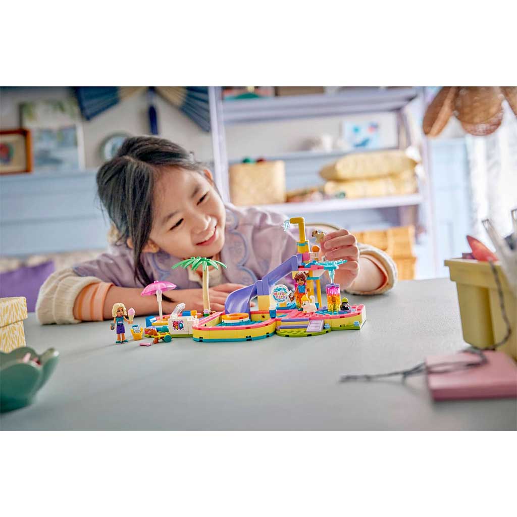 imagen de LEGO® Friends: Un día divertido en el parque acuático (42676) 7