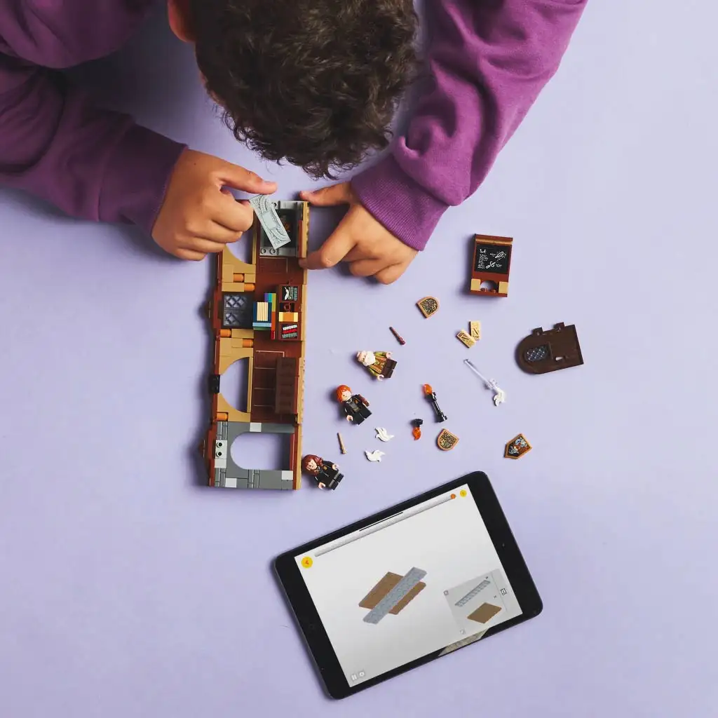 imagen de LEGO® Harry Potter: Castillo de Hogwarts™ - Clase de Hechicería (76442) 4