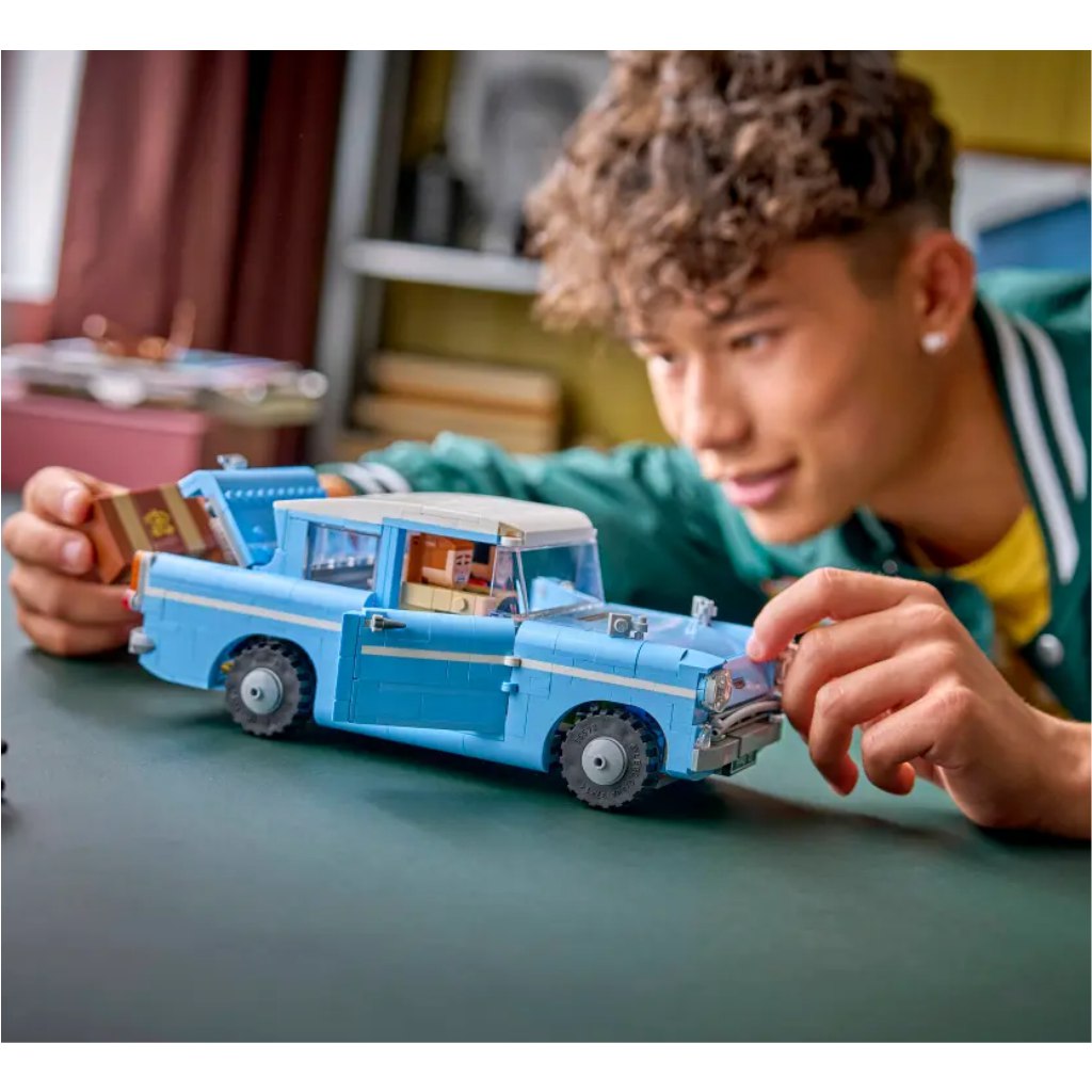imagen de LEGO® Harry Potter: El Ford Anglia™ volador encantado (76470) 4