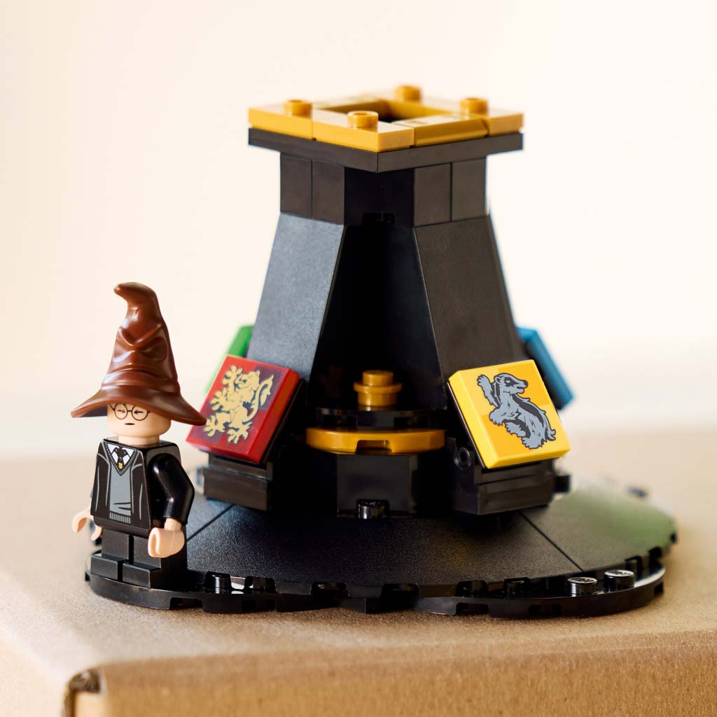 imagen de LEGO® Harry Potter™: El Sombrero Seleccionador™ (76429) 4