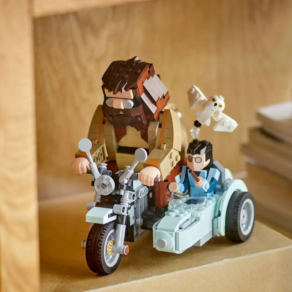 imagen de LEGO® Harry Potter: Hagrid™ y las aventuras en moto de Harry (76443) 3
