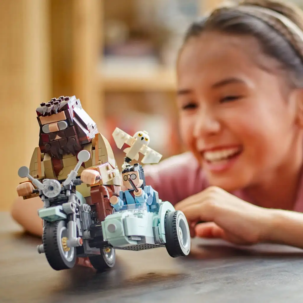imagen de LEGO® Harry Potter: Hagrid™ y las aventuras en moto de Harry (76443) 4
