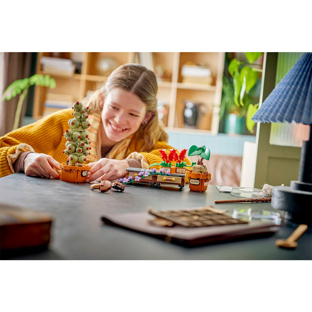 imagen de LEGO® Harry Potter™: Las plantas de la clase de herbología de Hogwarts™ (76474) 5