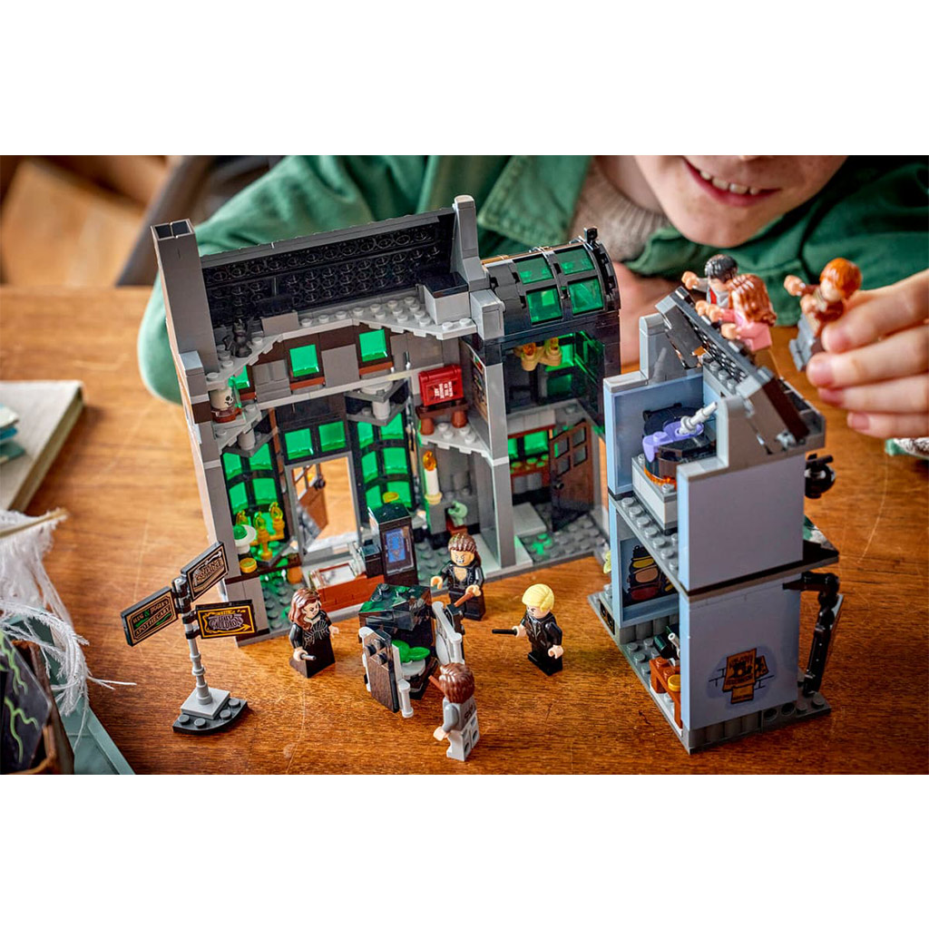 imagen de LEGO® Harry Potter™: Las tiendas de magia de El Callejón Diagon™ (76471) 6