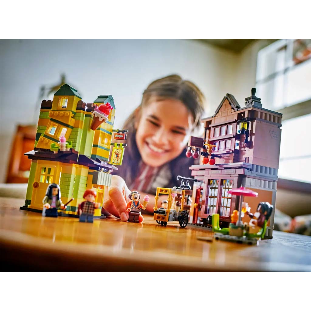 imagen de LEGO® Harry Potter: Quidditch™ desde el principio tienda de deportes y la Heladería (76452) 6