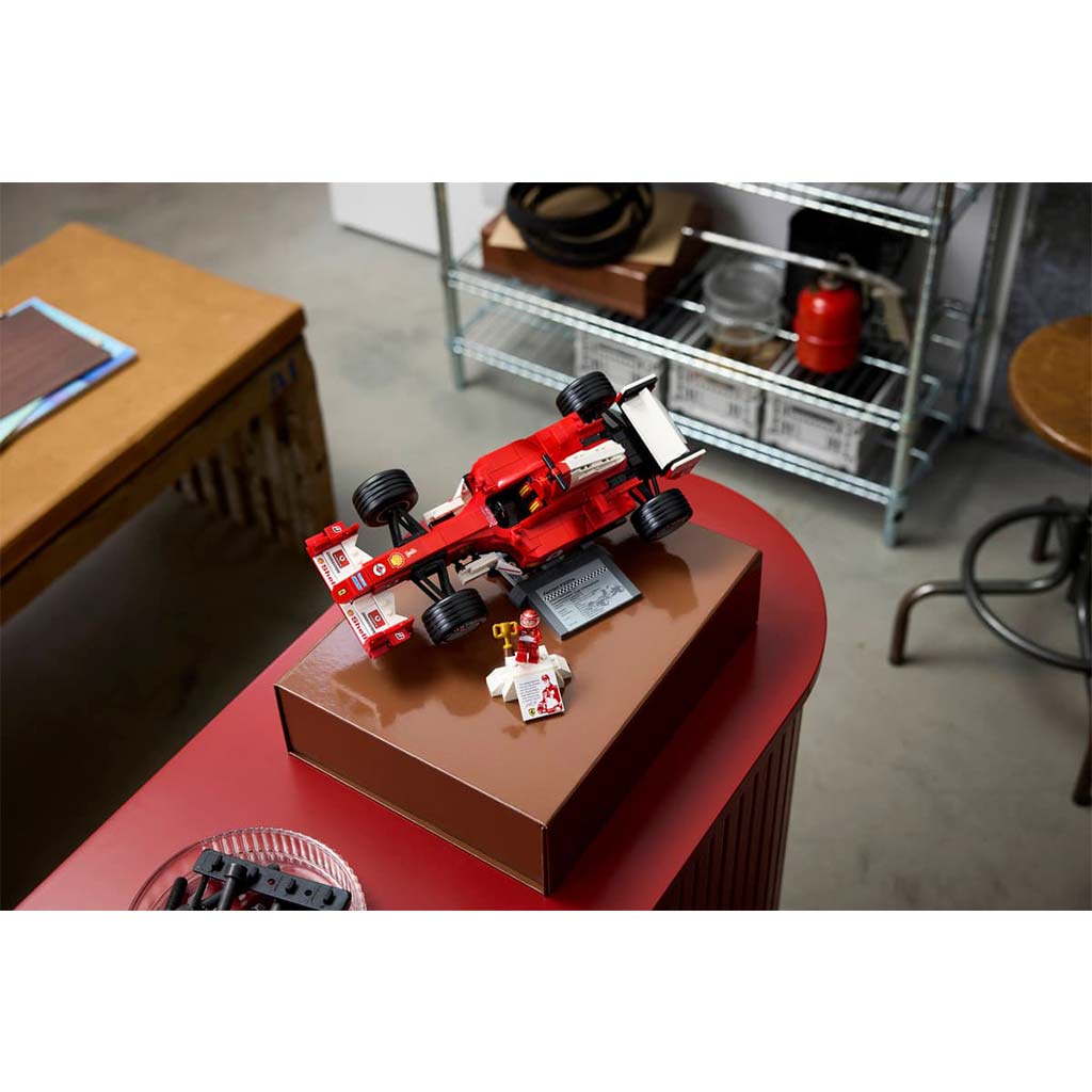 imagen de LEGO® Icons: Ferrari F2004 y Michael Schumacher (11375) 7