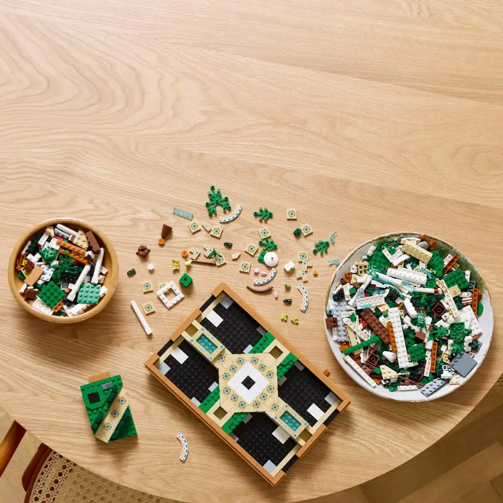 imagen de LEGO® Icons: Jardín con fuentes (10359) 3