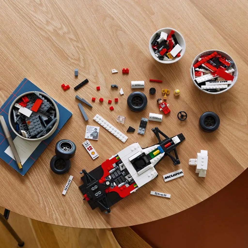 imagen de LEGO® Icons: McLaren MP4/4 y Ayrton Senna (10330) 6